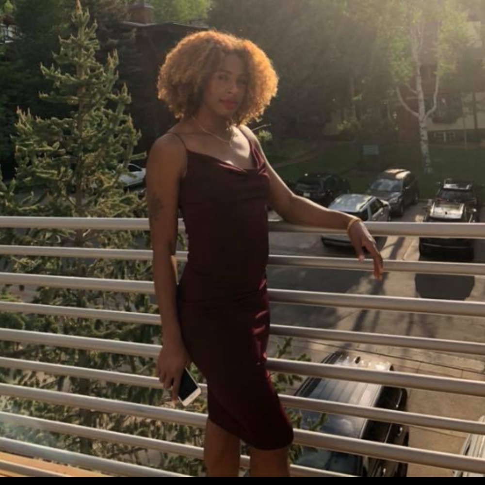 Meet your Posher, Danielle